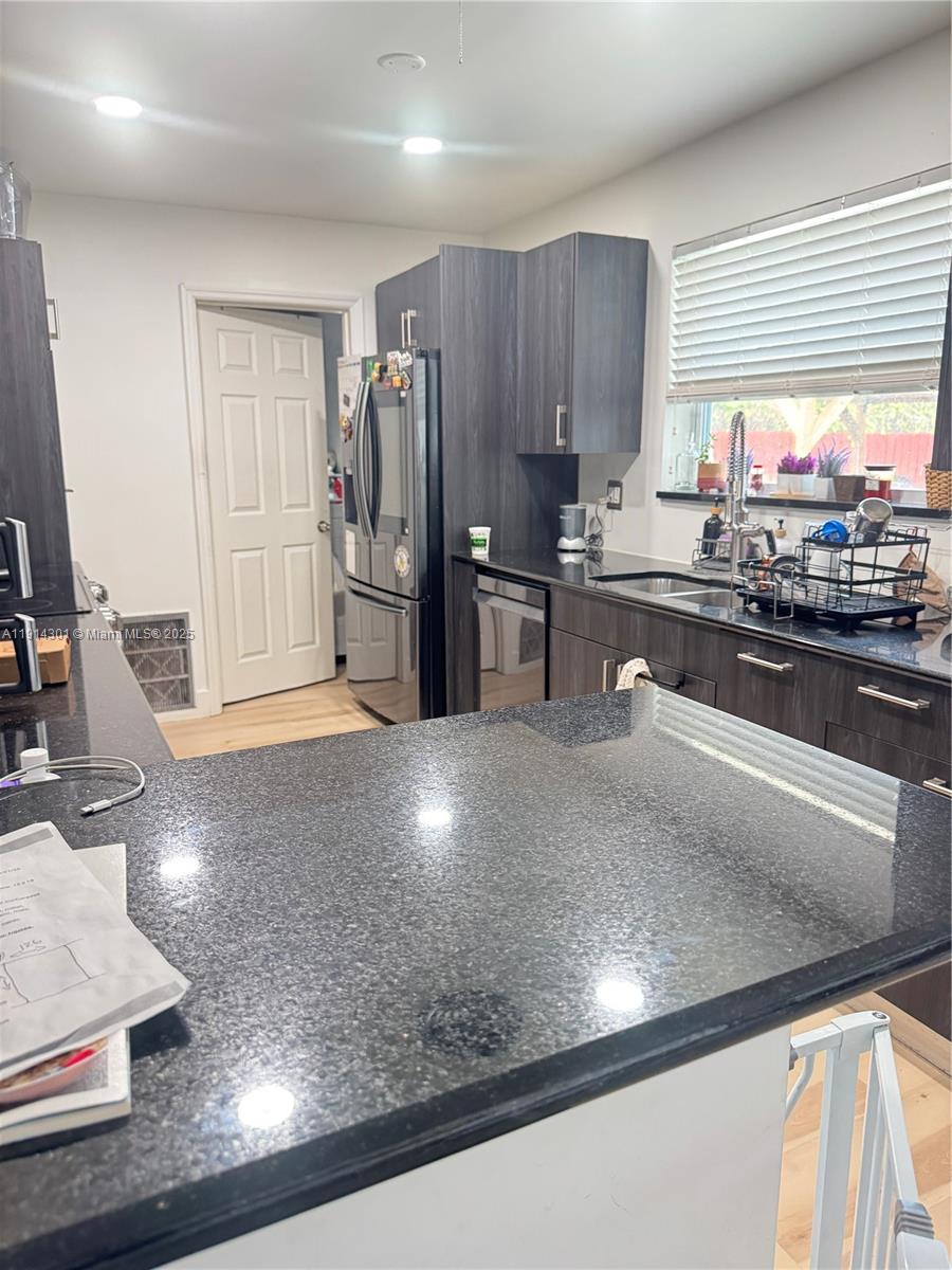 HOLLYWOOD HILLS - Residential Lease