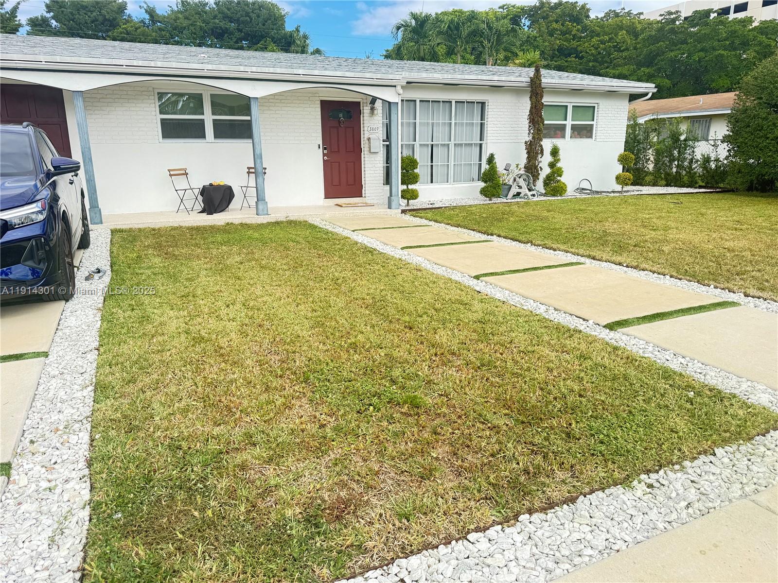 HOLLYWOOD HILLS - Residential Lease