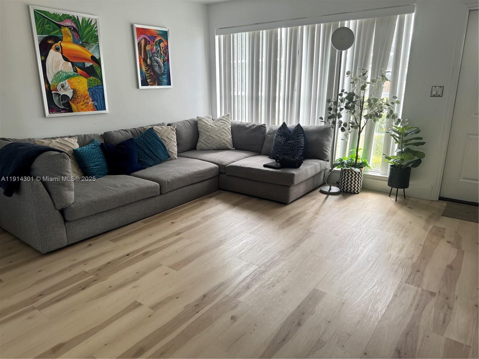 HOLLYWOOD HILLS - Residential Lease