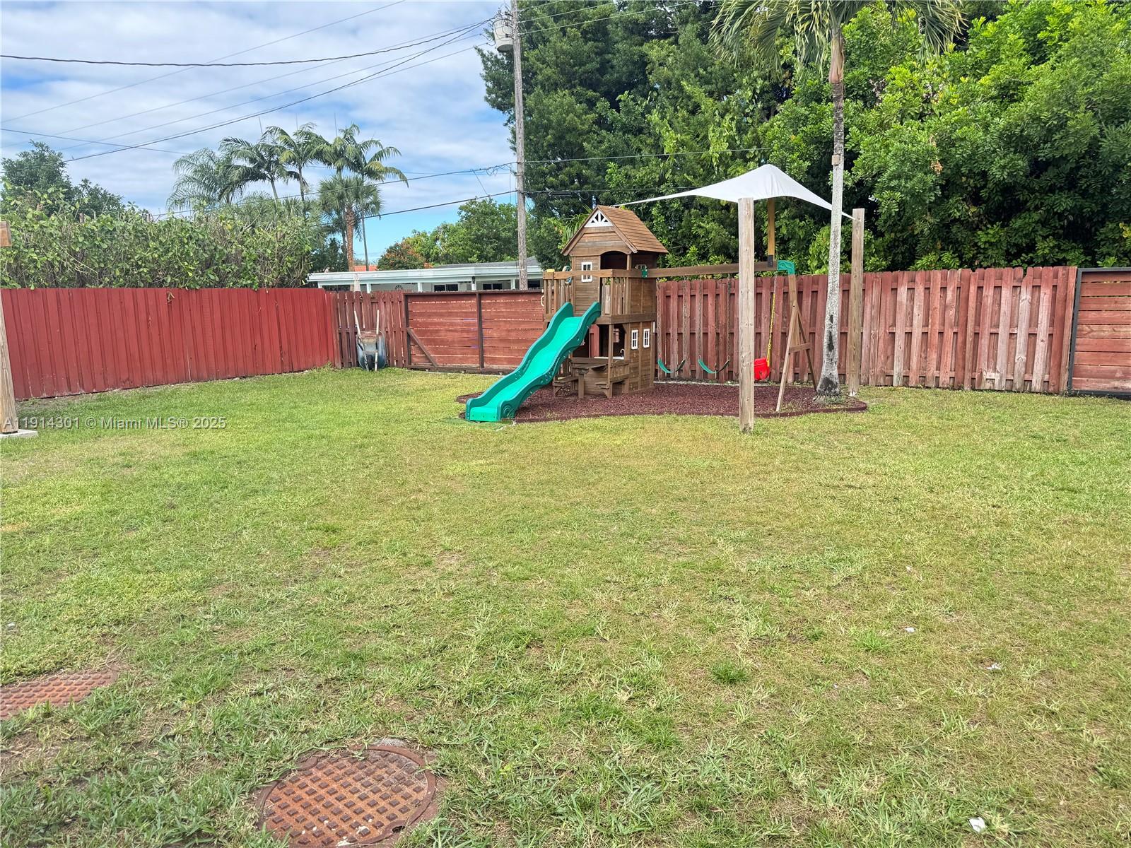 HOLLYWOOD HILLS - Residential Lease