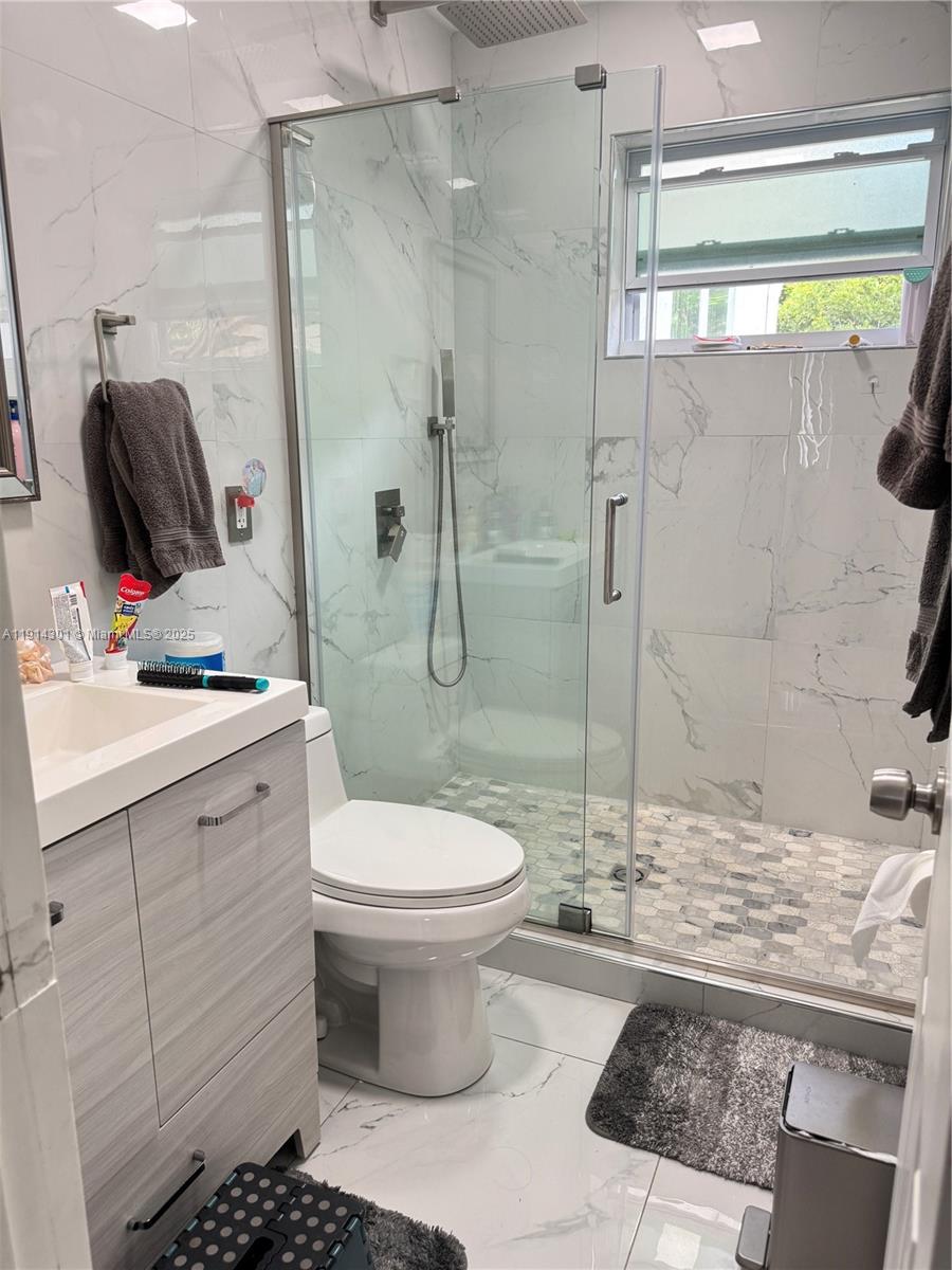 HOLLYWOOD HILLS - Residential Lease