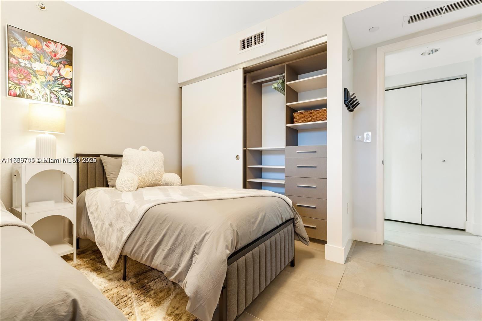BAY HARBOUR ISLAND - Residential