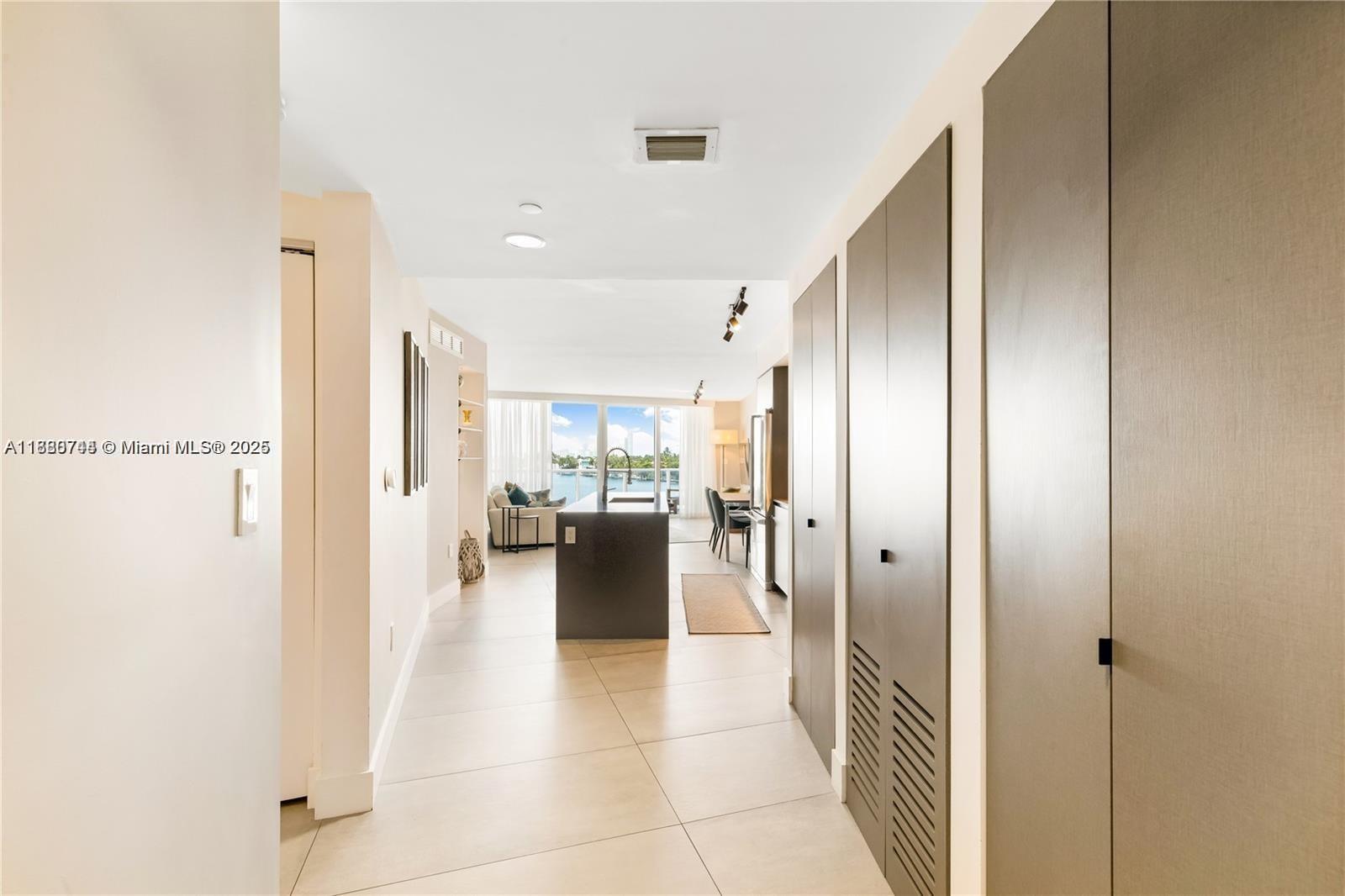 BAY HARBOUR ISLAND - Residential
