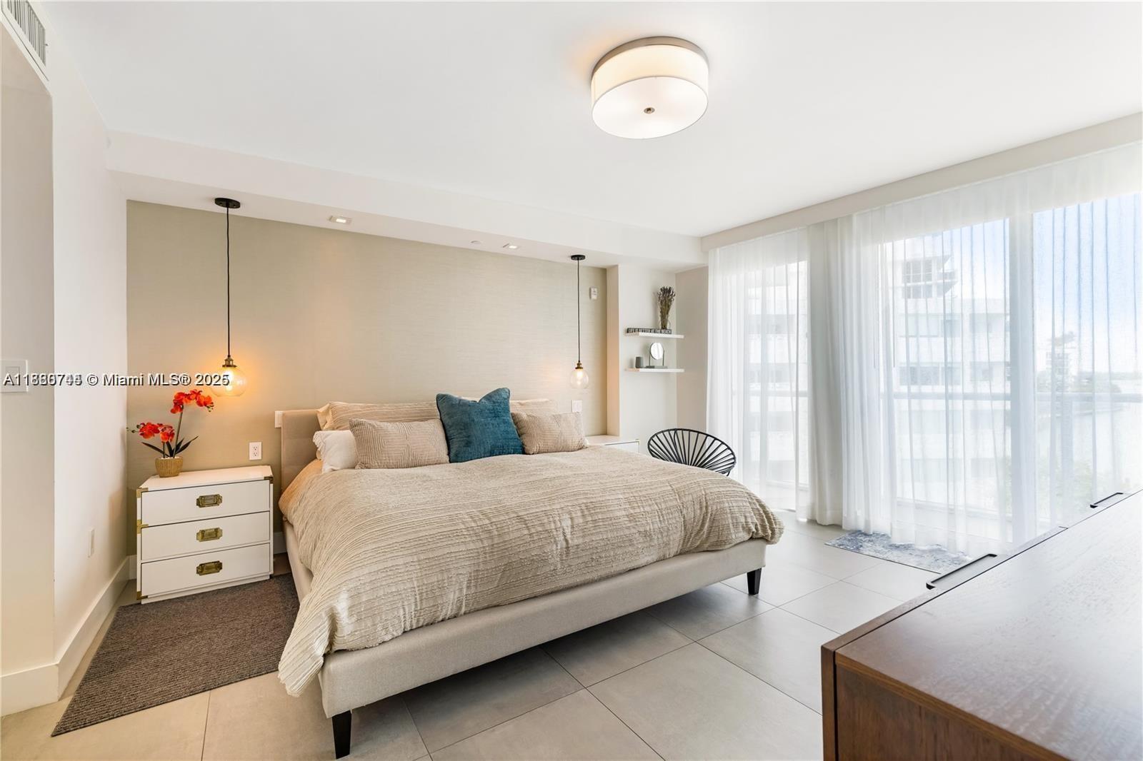 BAY HARBOUR ISLAND - Residential