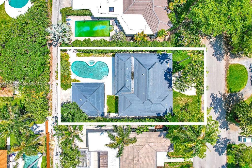10618 Ne 11th Ave, Miami Shores, Miami-Dade County, Florida - 4 Bedrooms  
4 Bathrooms - 
