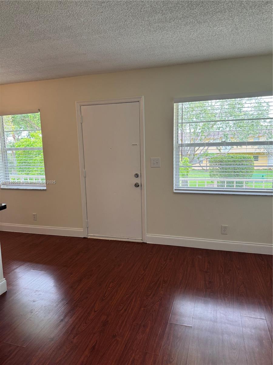 VILLAGE PARK AT OAKLAND C - Residential Lease