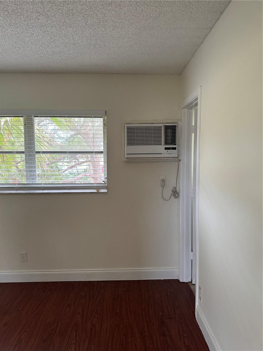 VILLAGE PARK AT OAKLAND C - Residential Lease