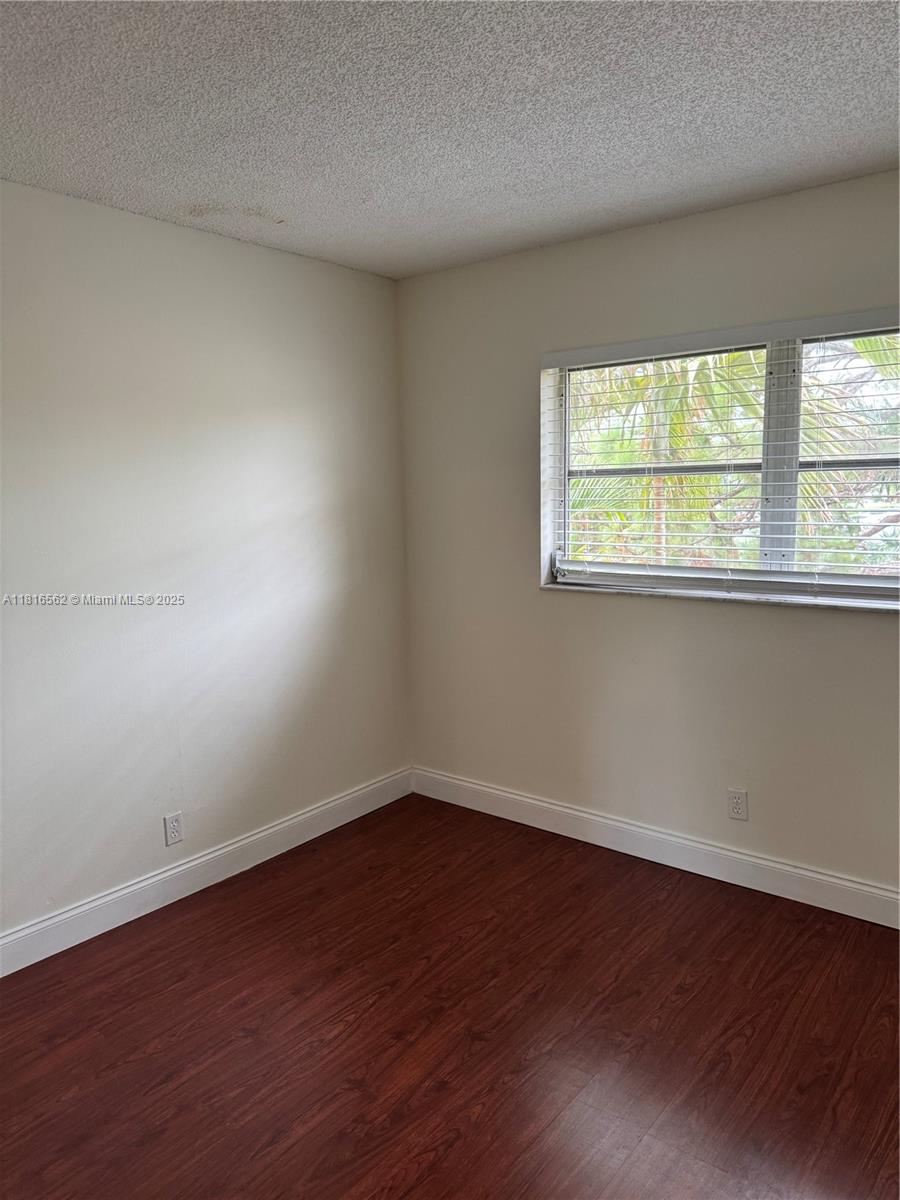 VILLAGE PARK AT OAKLAND C - Residential Lease