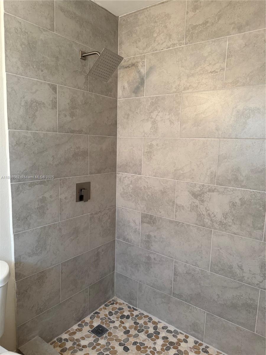 VILLAGE PARK AT OAKLAND C - Residential Lease