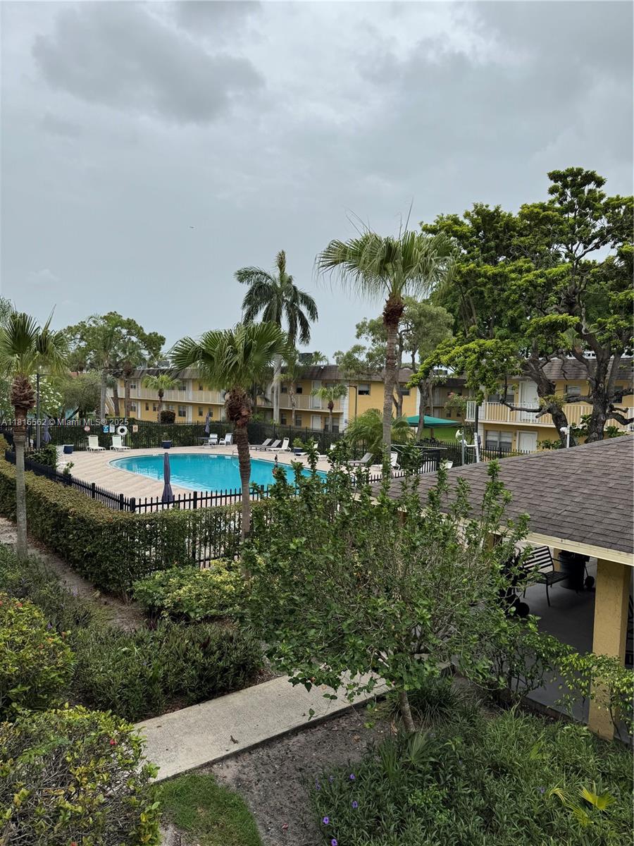 VILLAGE PARK AT OAKLAND C - Residential Lease