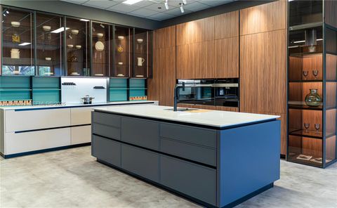 694 YAMATO RD Boca Raton FL 33431