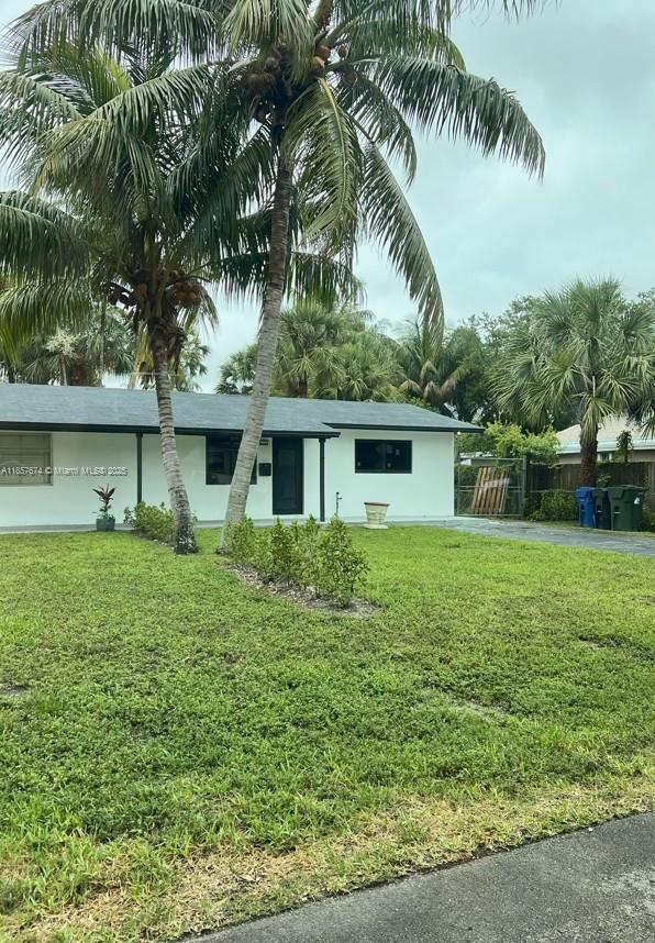 2 BD / 1 BTH DUPLEX - COMPLETELY REMODELED UNIT. AMAZING LOCATION. PRIVATE PATIO SPACE, PLENTY OF PARKING IN FRONT OF HOME. NO HOA - EASY TO SHOW !