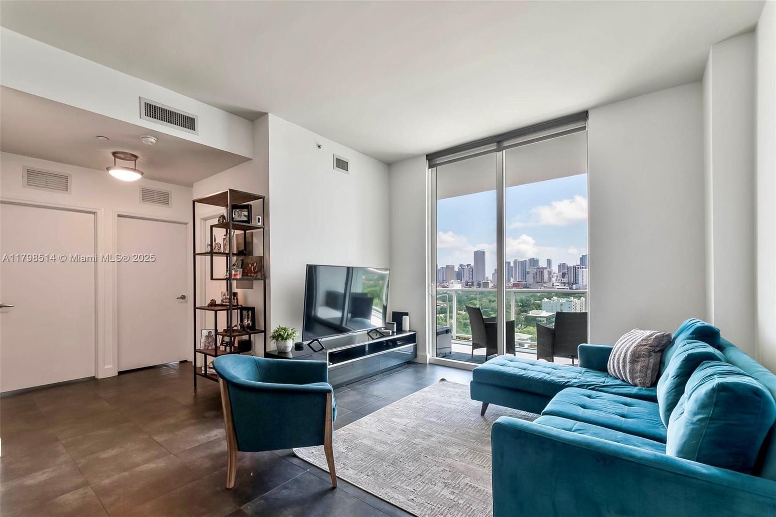 2525 SW 3 Ave 1407