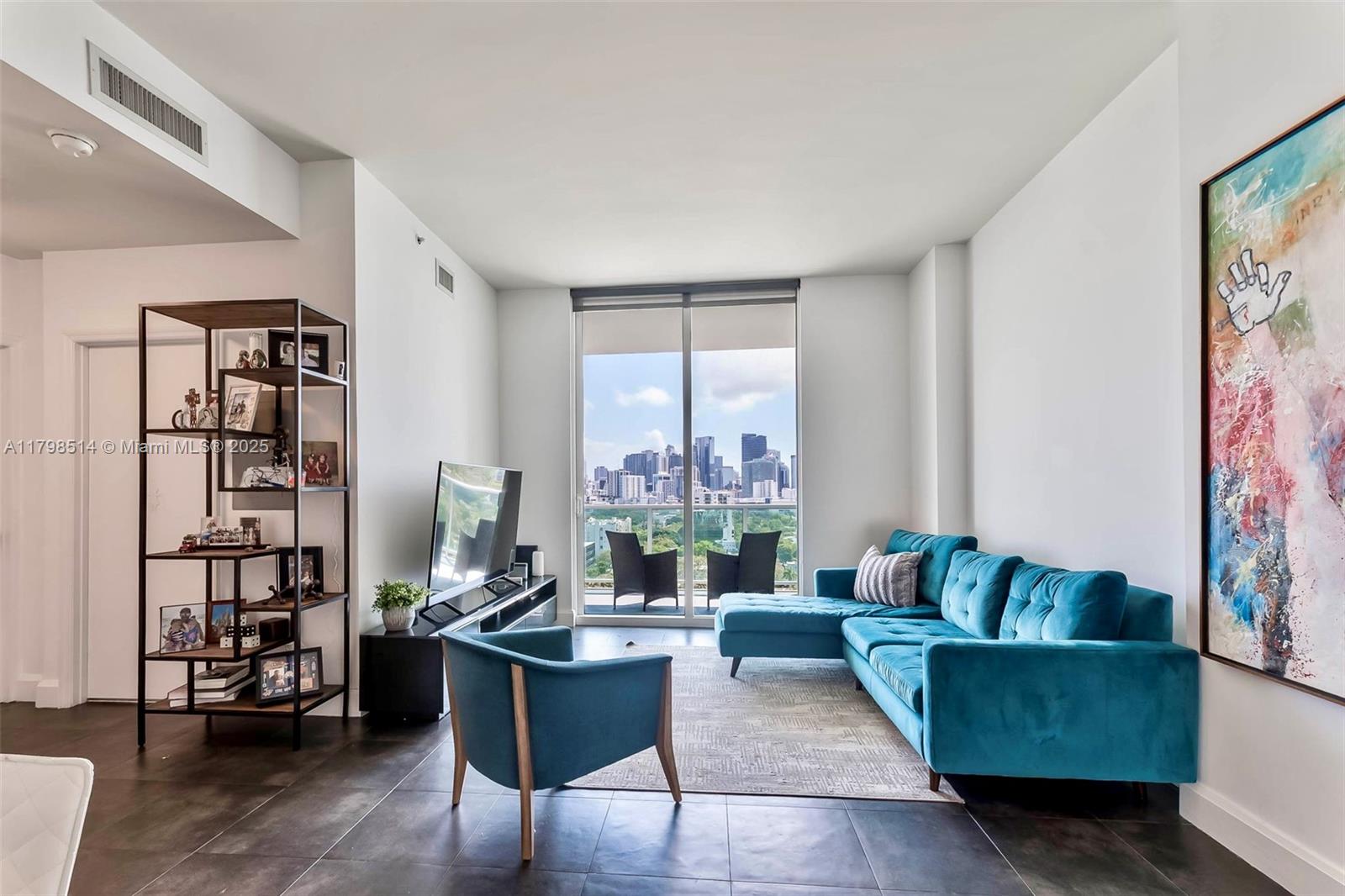 2525 SW 3 Ave 1407