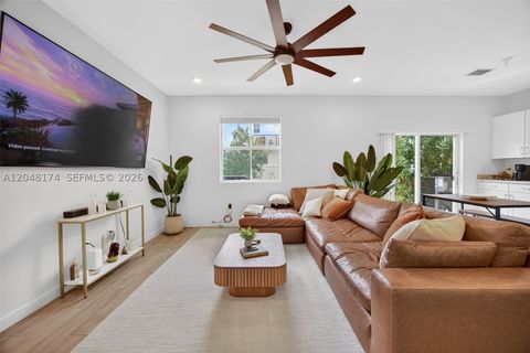 Tiny photo for 826 SE 17th St, Homestead, FL 33034 (MLS # A12048174)