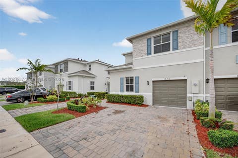 Tiny photo for 826 SE 17th St, Homestead, FL 33034 (MLS # A12048174)