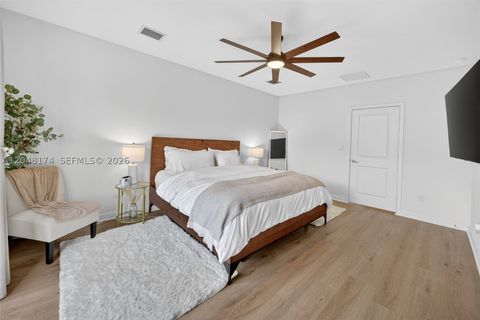 Tiny photo for 826 SE 17th St, Homestead, FL 33034 (MLS # A12048174)