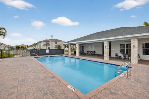 Tiny photo for 826 SE 17th St, Homestead, FL 33034 (MLS # A12048174)