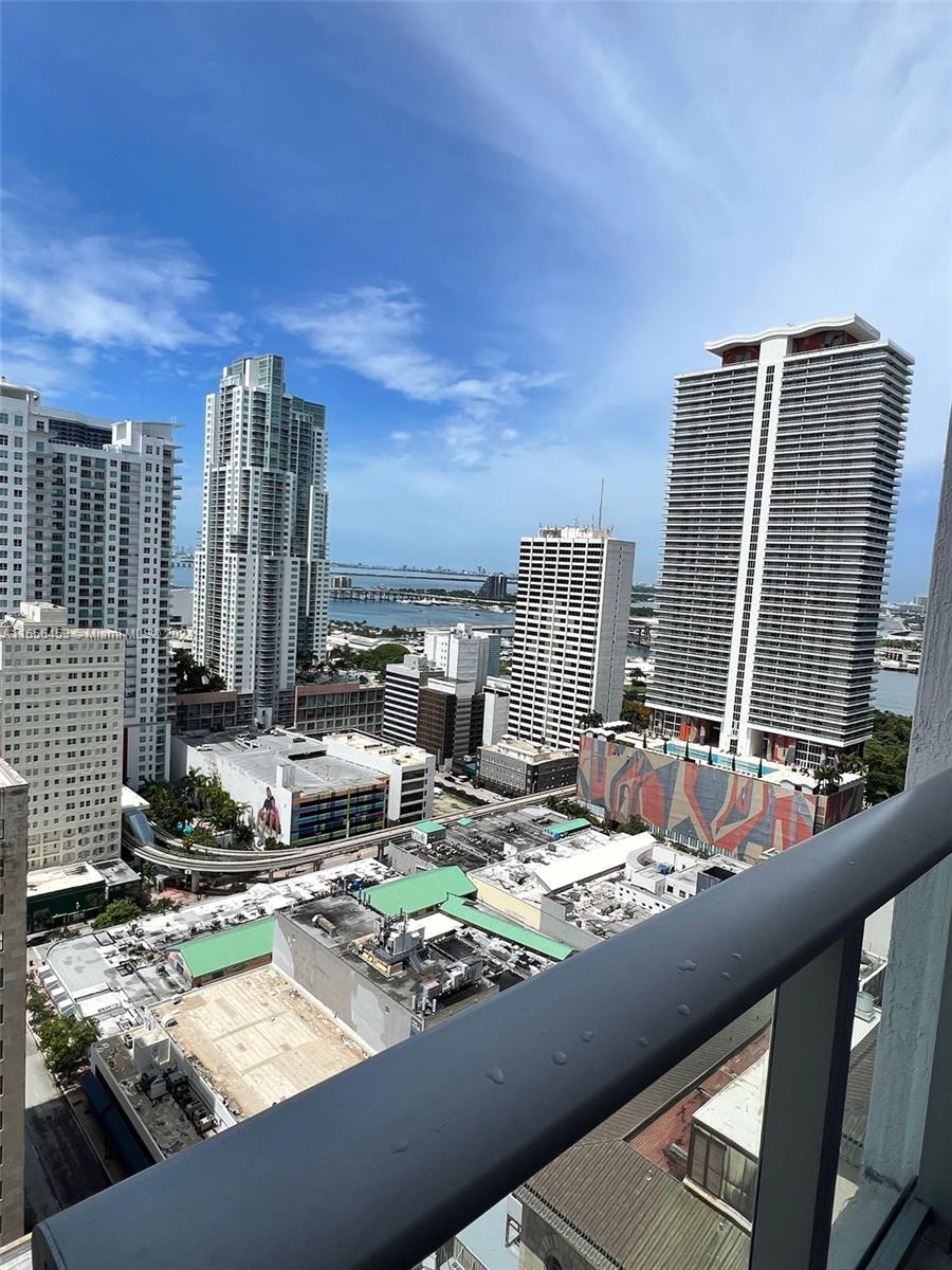 Furnished or Unfurnished Studio in Centro – The Heart of Downtown Miami
Experience luxurious urban living with 5-star amenities in the vibrant Centro building. Please note that Centro does not offer on-site self parking; however, public parking is available nearby for $150 per month or valet for $225 per month. Quick approval process.