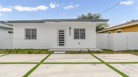Single Family Residence in Miami FL 5816 23rd.jpg