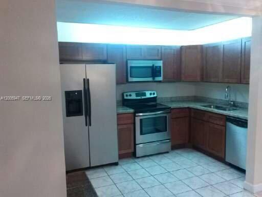 EMERALD ISLES WEST PHASE - Residential Lease