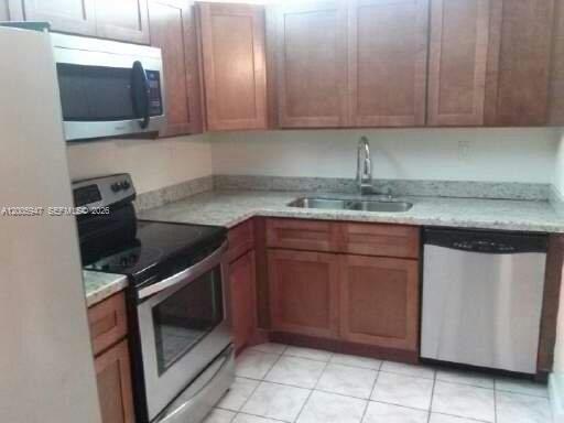 EMERALD ISLES WEST PHASE - Residential Lease