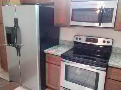 EMERALD ISLES WEST PHASE - Residential Lease