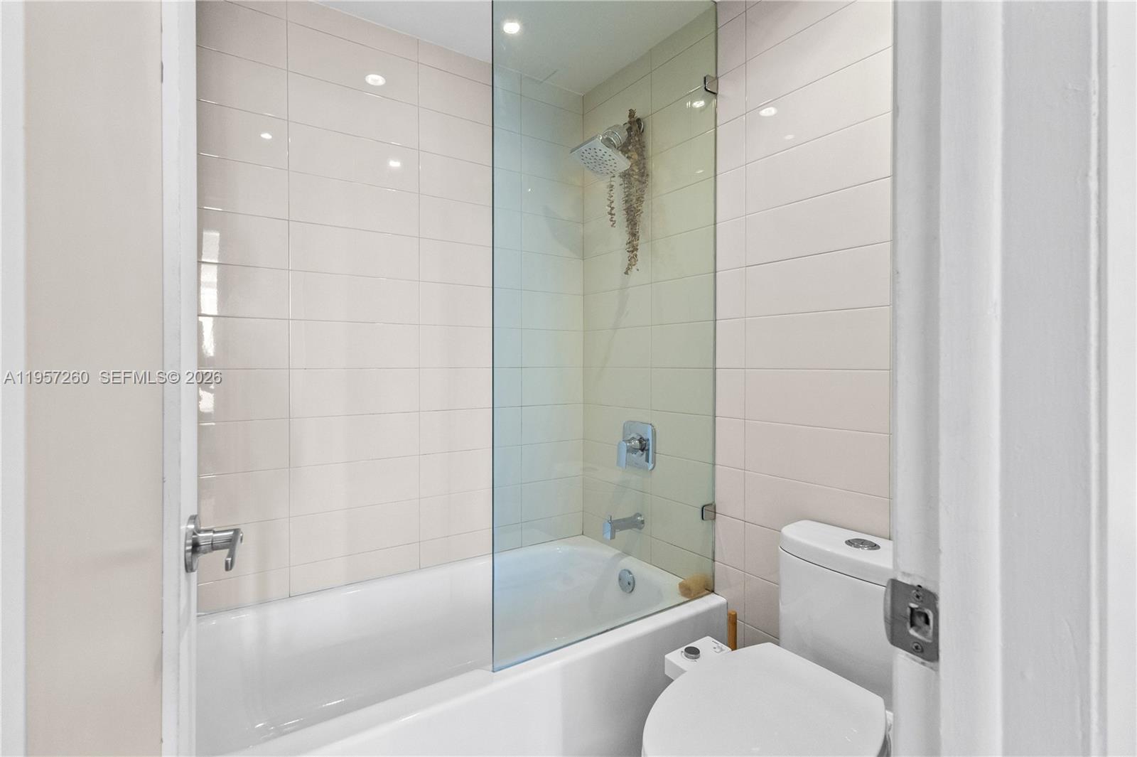 BAYVIEW CONDO - Residential Lease