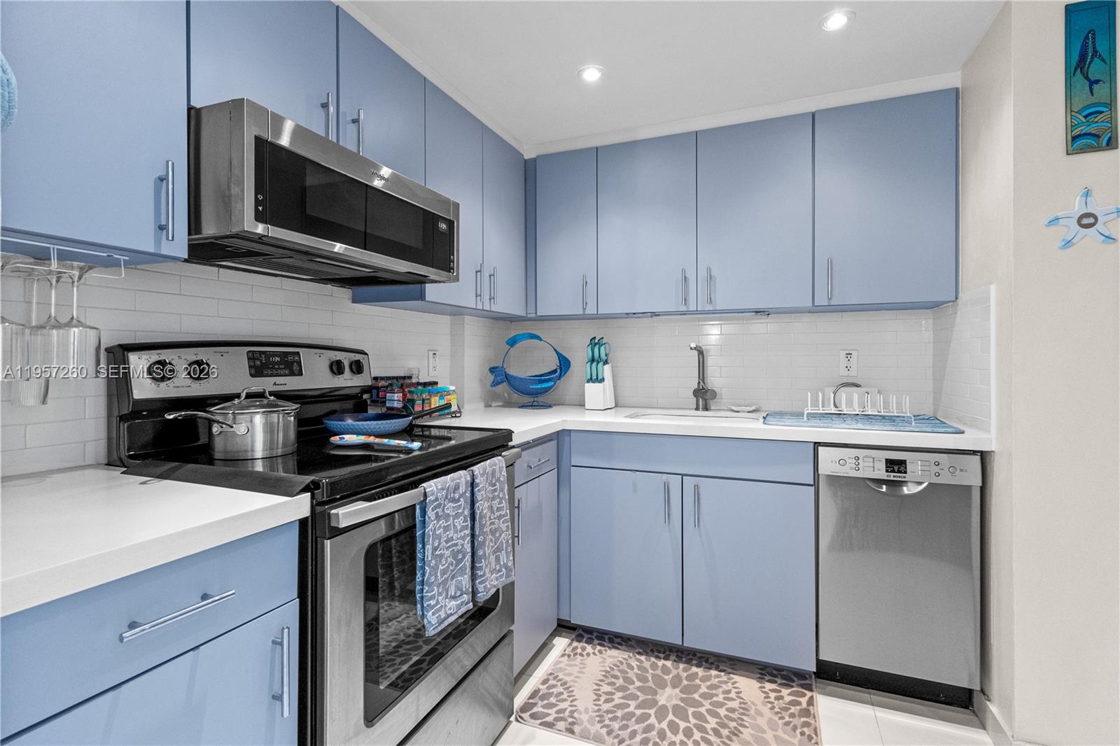 BAYVIEW CONDO - Residential Lease