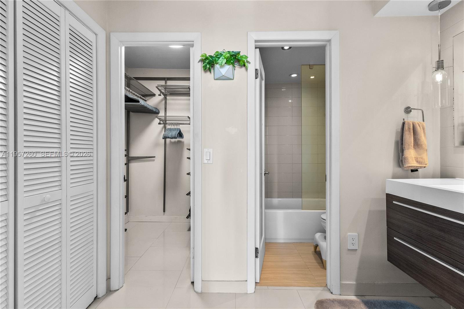 BAYVIEW CONDO - Residential Lease