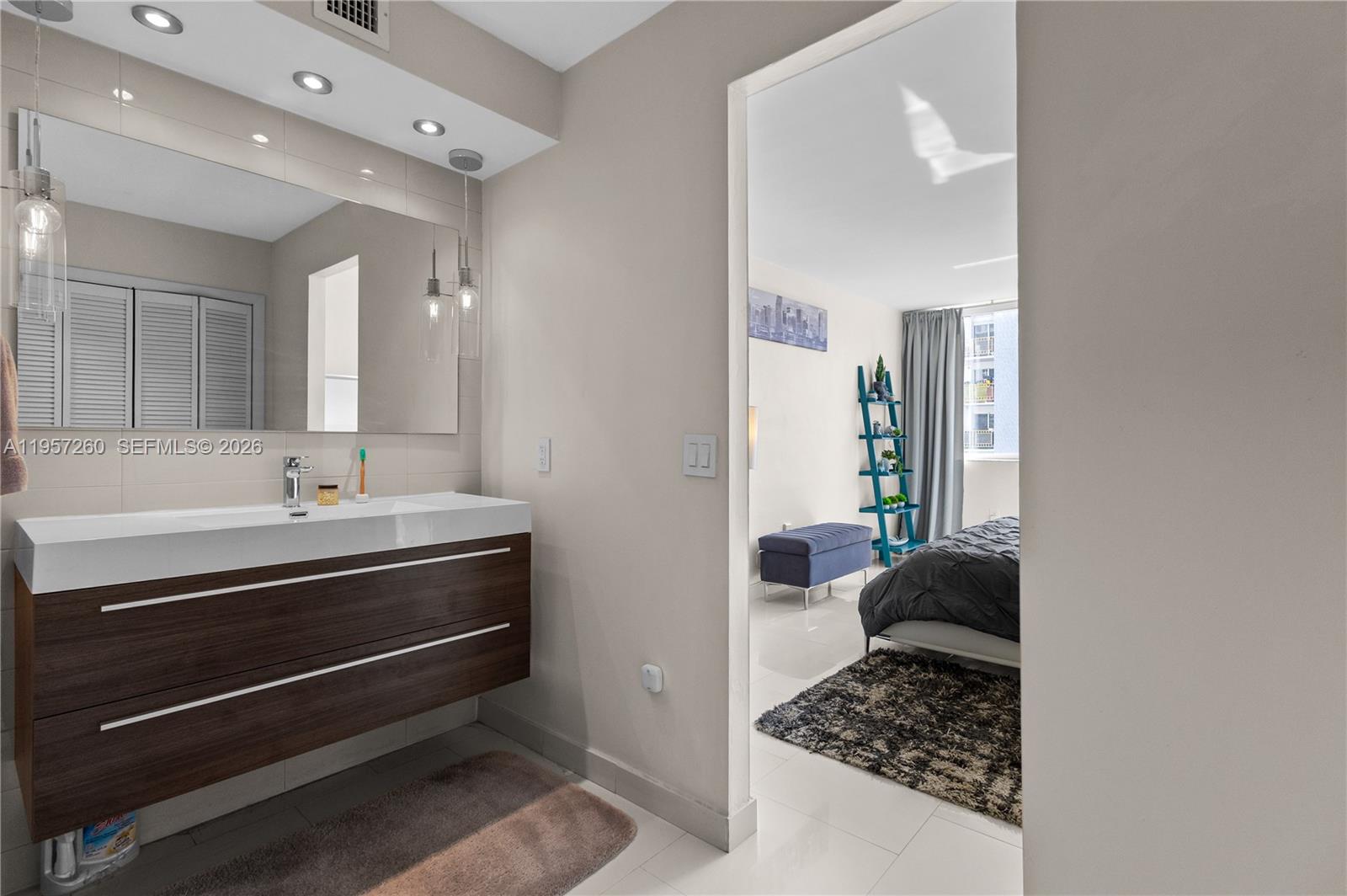 BAYVIEW CONDO - Residential Lease