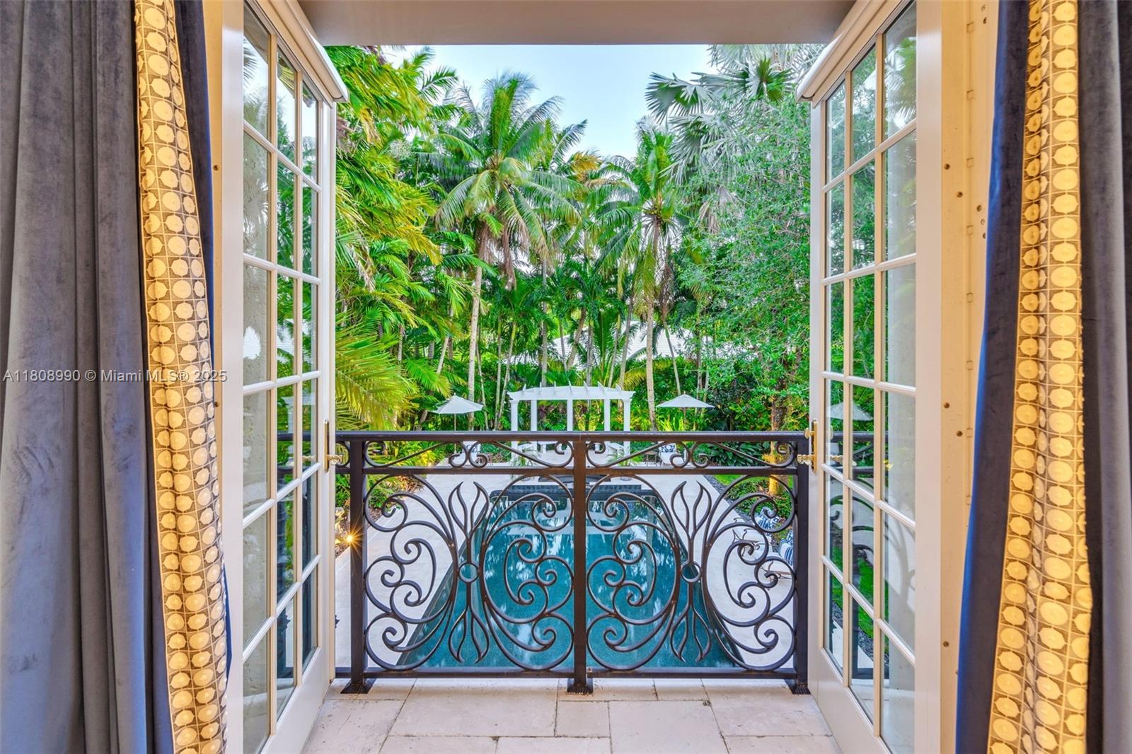 KINGS COVE - Residential