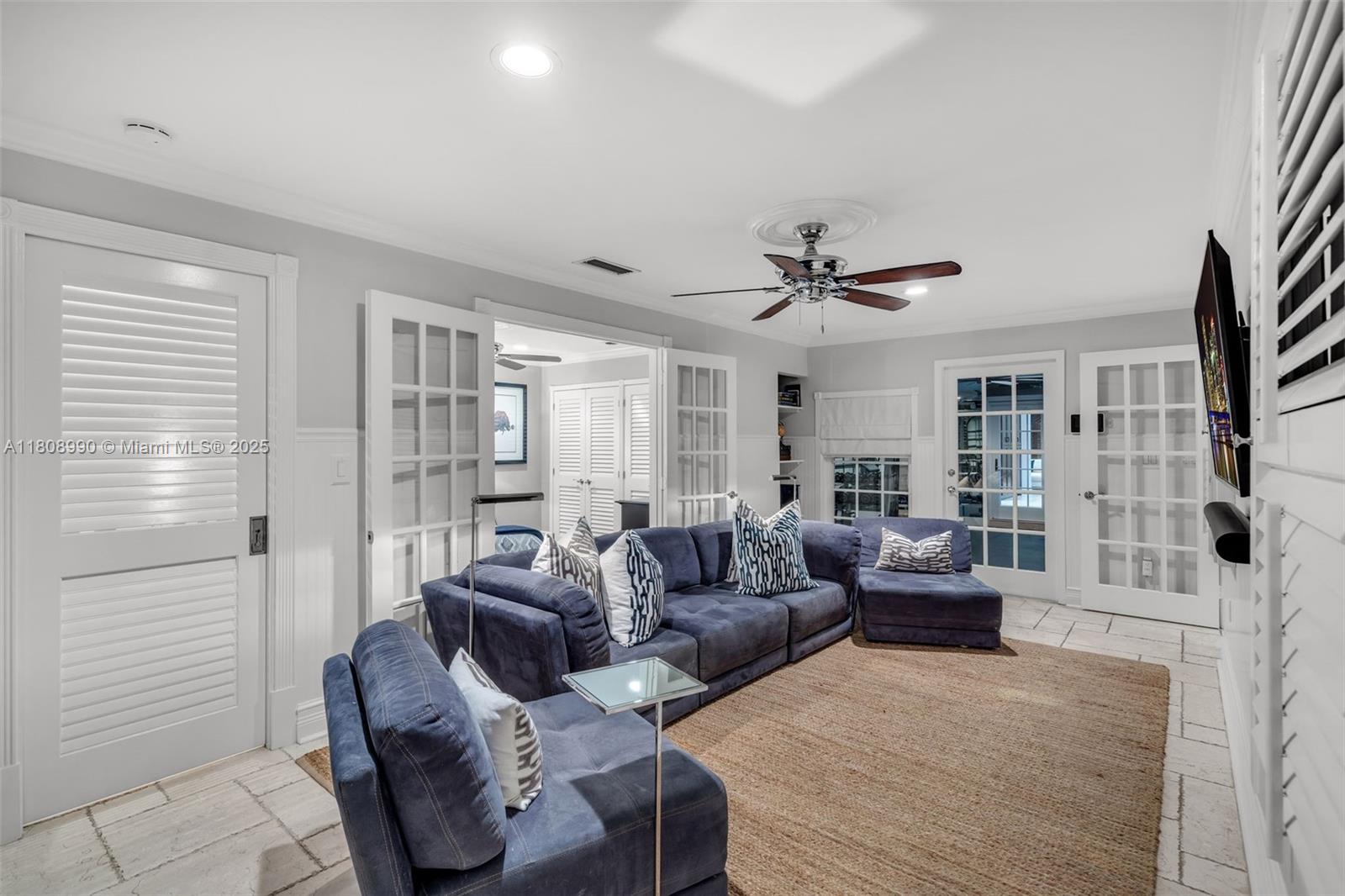 KINGS COVE - Residential