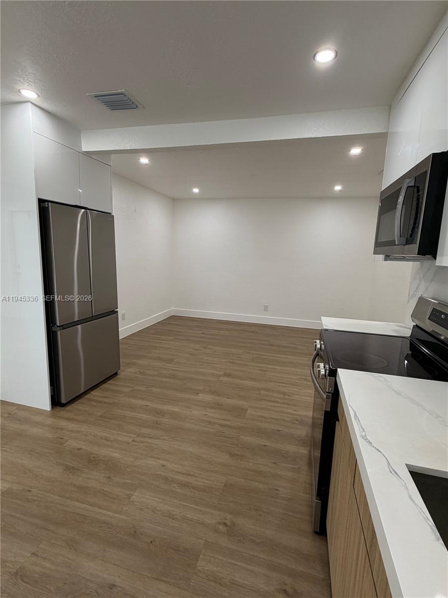 PALOMAR SUB - Residential Lease