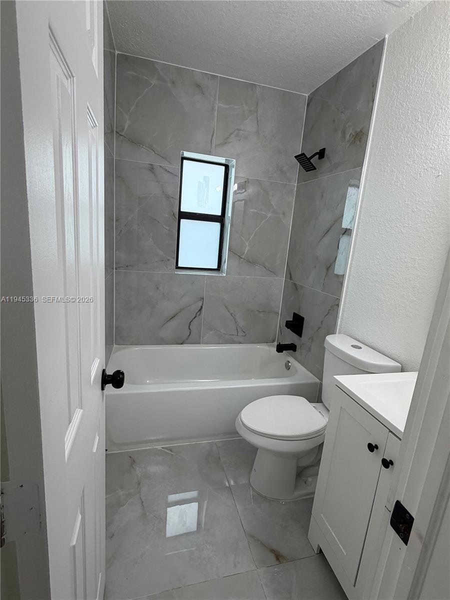 PALOMAR SUB - Residential Lease