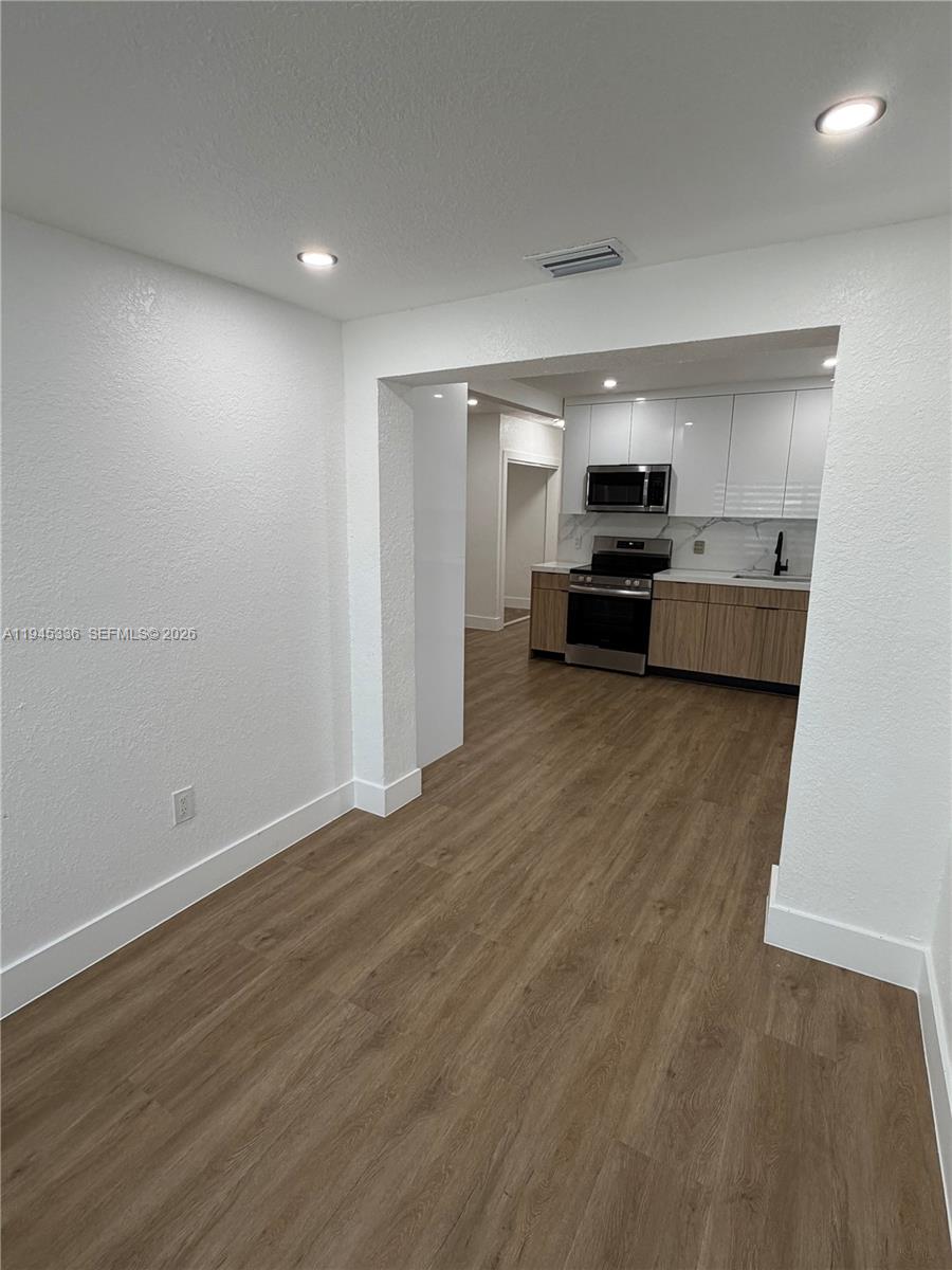 PALOMAR SUB - Residential Lease