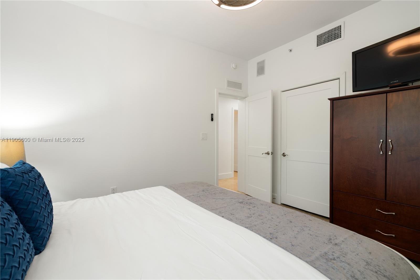 THE DOLPHIN AT MARINERS C - Residential