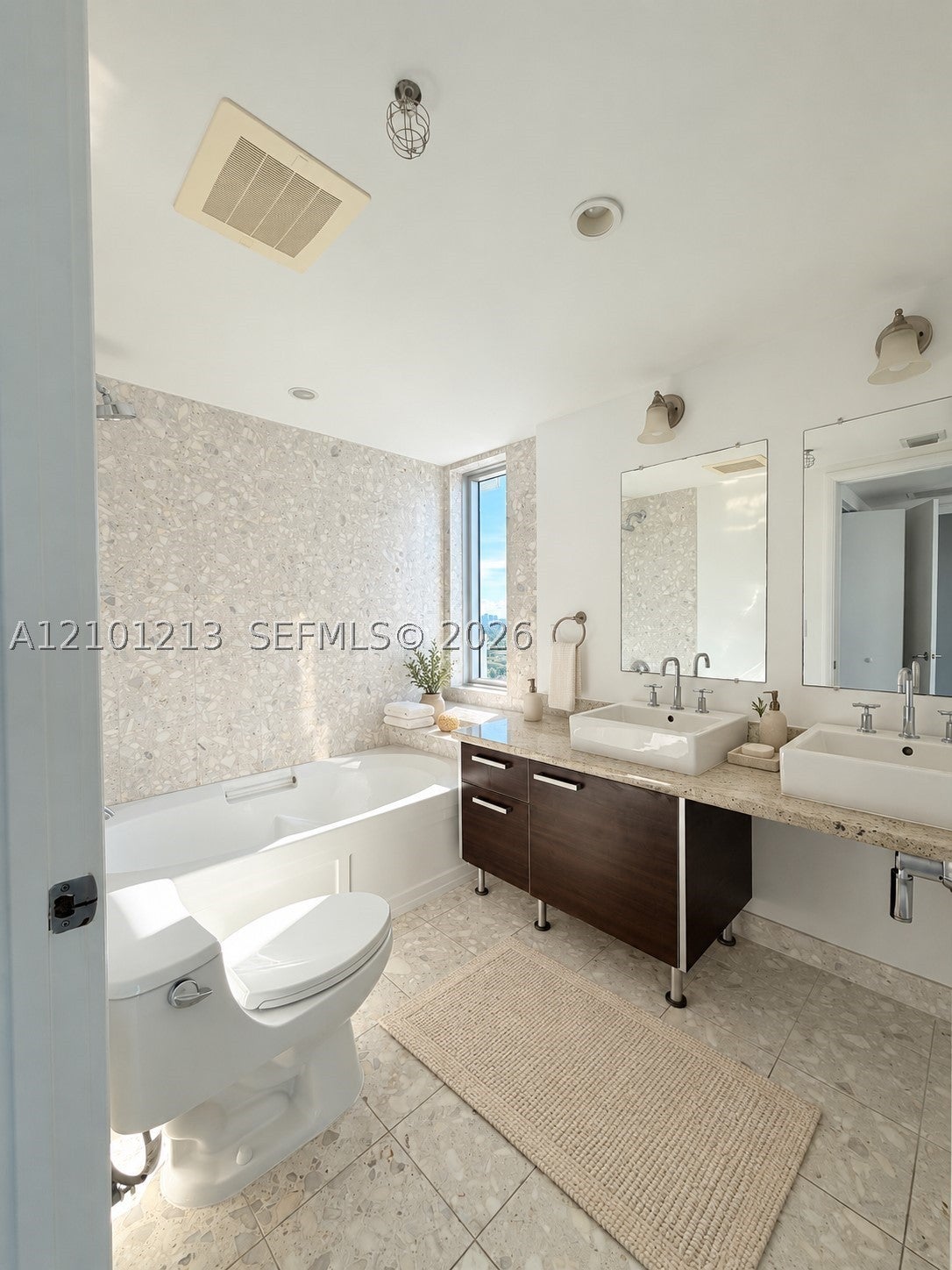 185 SW 7th St 2201