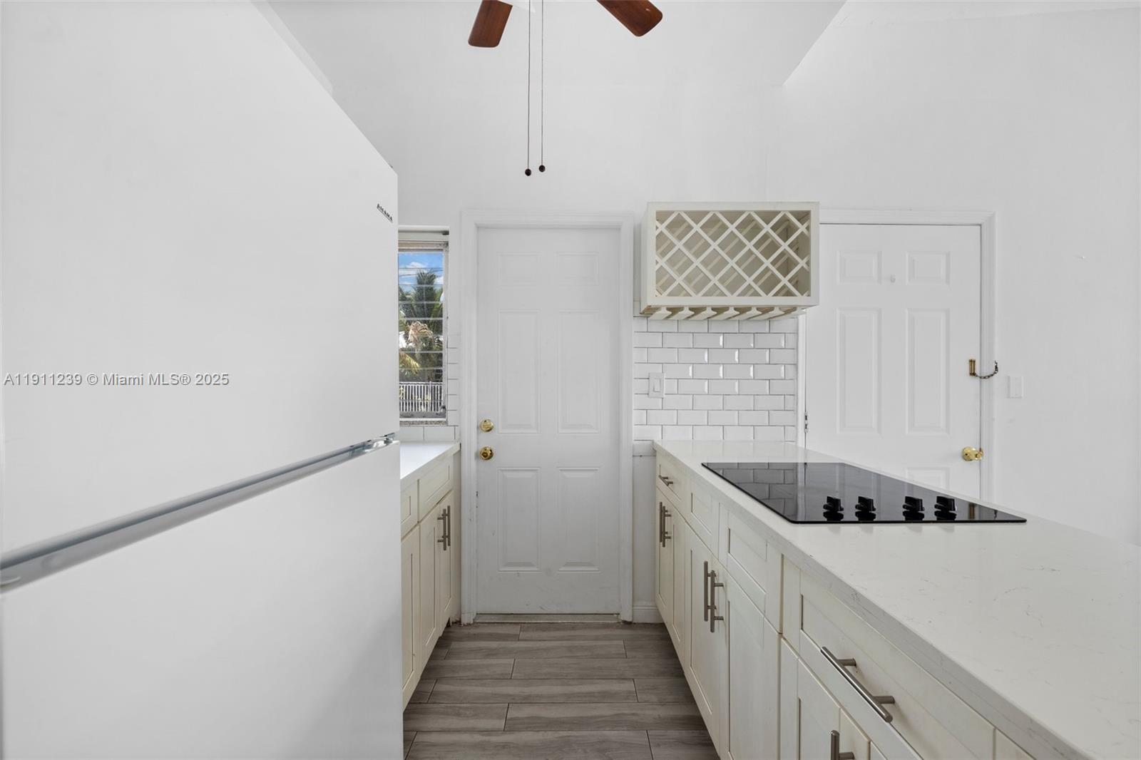 BISCAYNE BCH SUB - Residential Lease