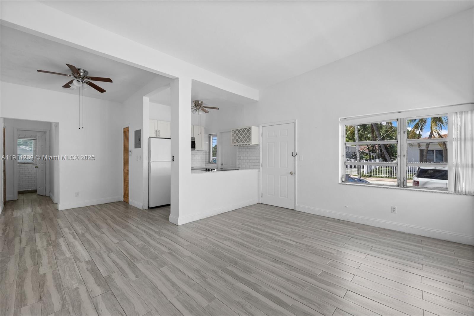 BISCAYNE BCH SUB - Residential Lease