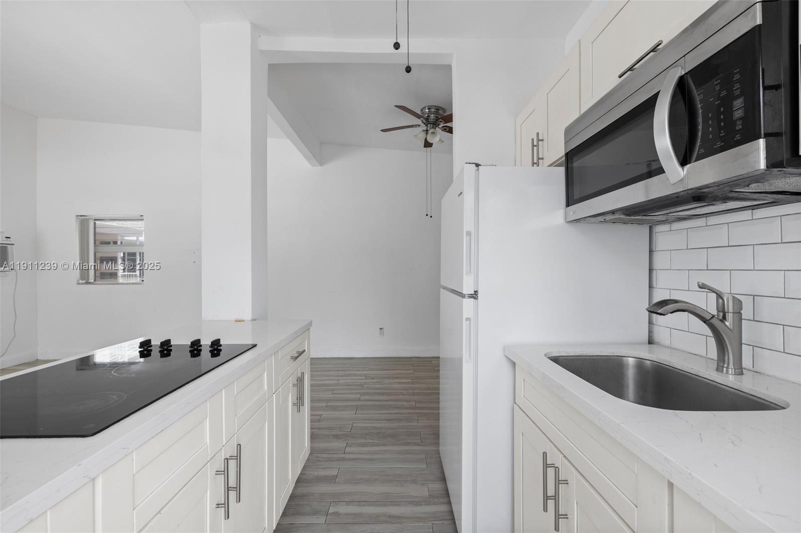 BISCAYNE BCH SUB - Residential Lease