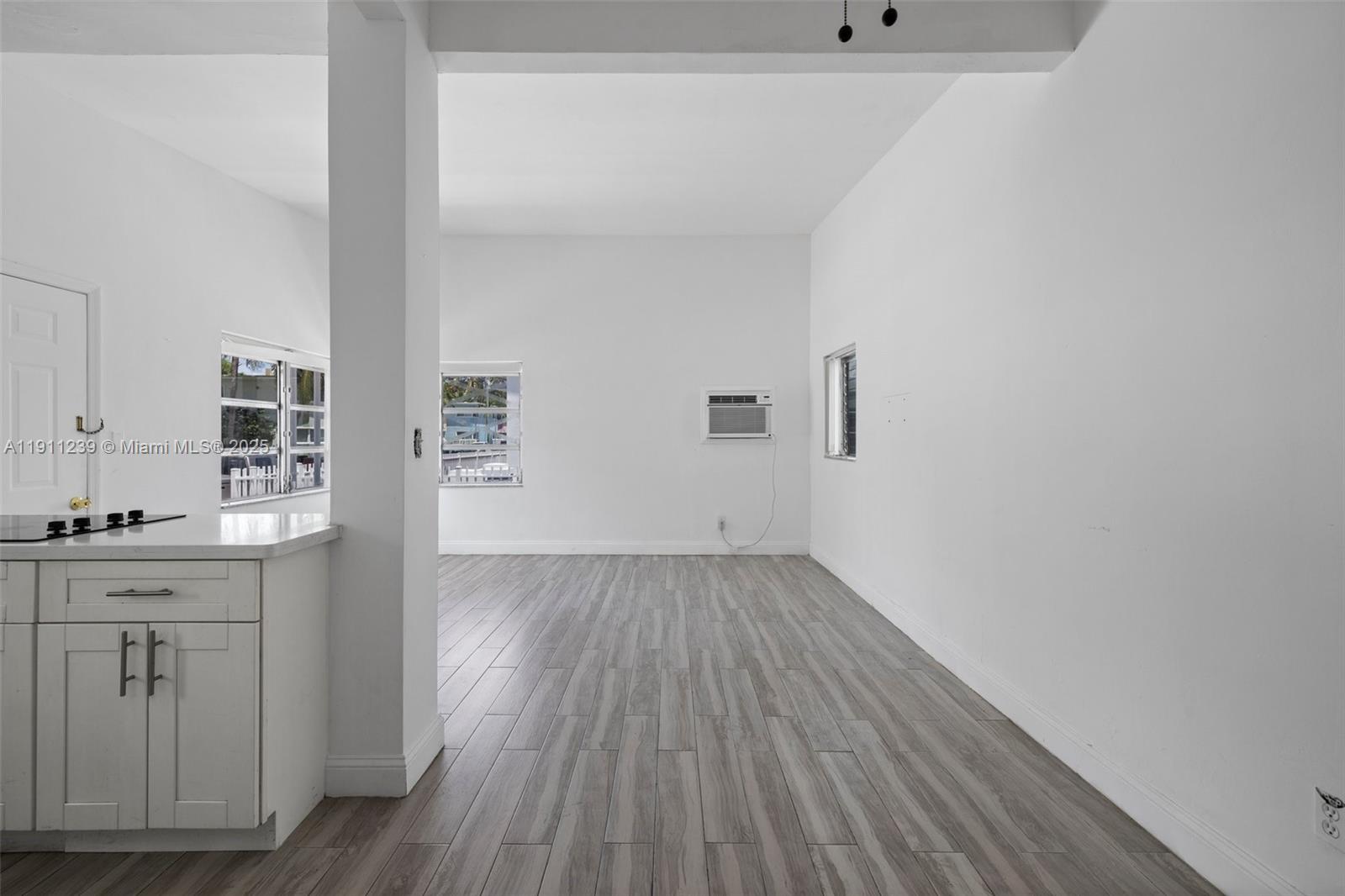 BISCAYNE BCH SUB - Residential Lease