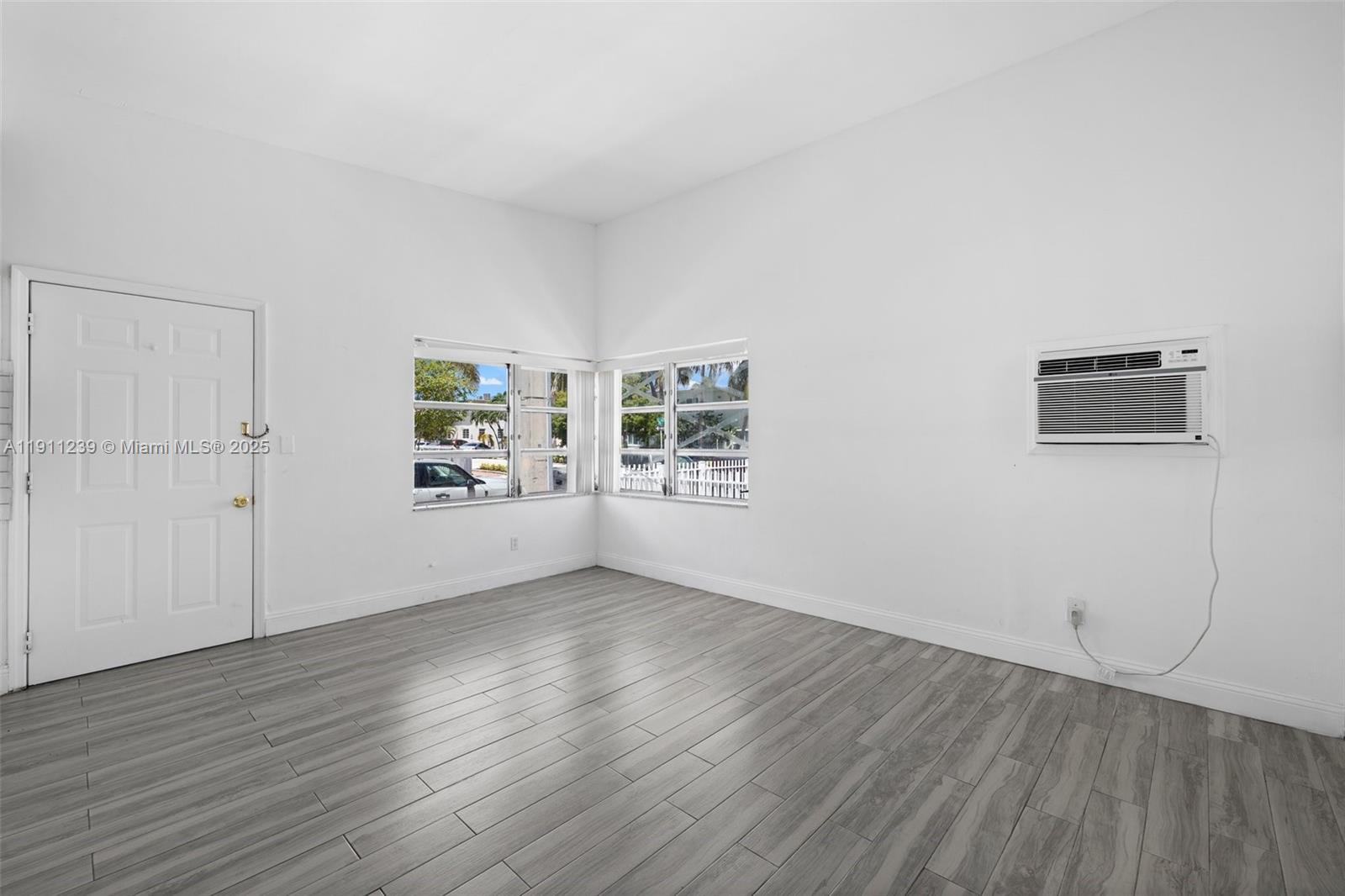 BISCAYNE BCH SUB - Residential Lease