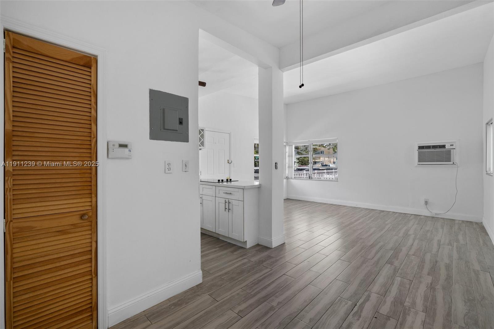 BISCAYNE BCH SUB - Residential Lease