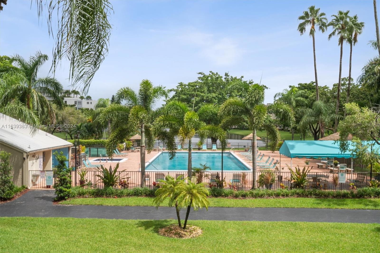 2205 S Cypress Bend Dr 203, Pompano Beach, Broward County, Florida - 2 Bedrooms  
2 Bathrooms - 