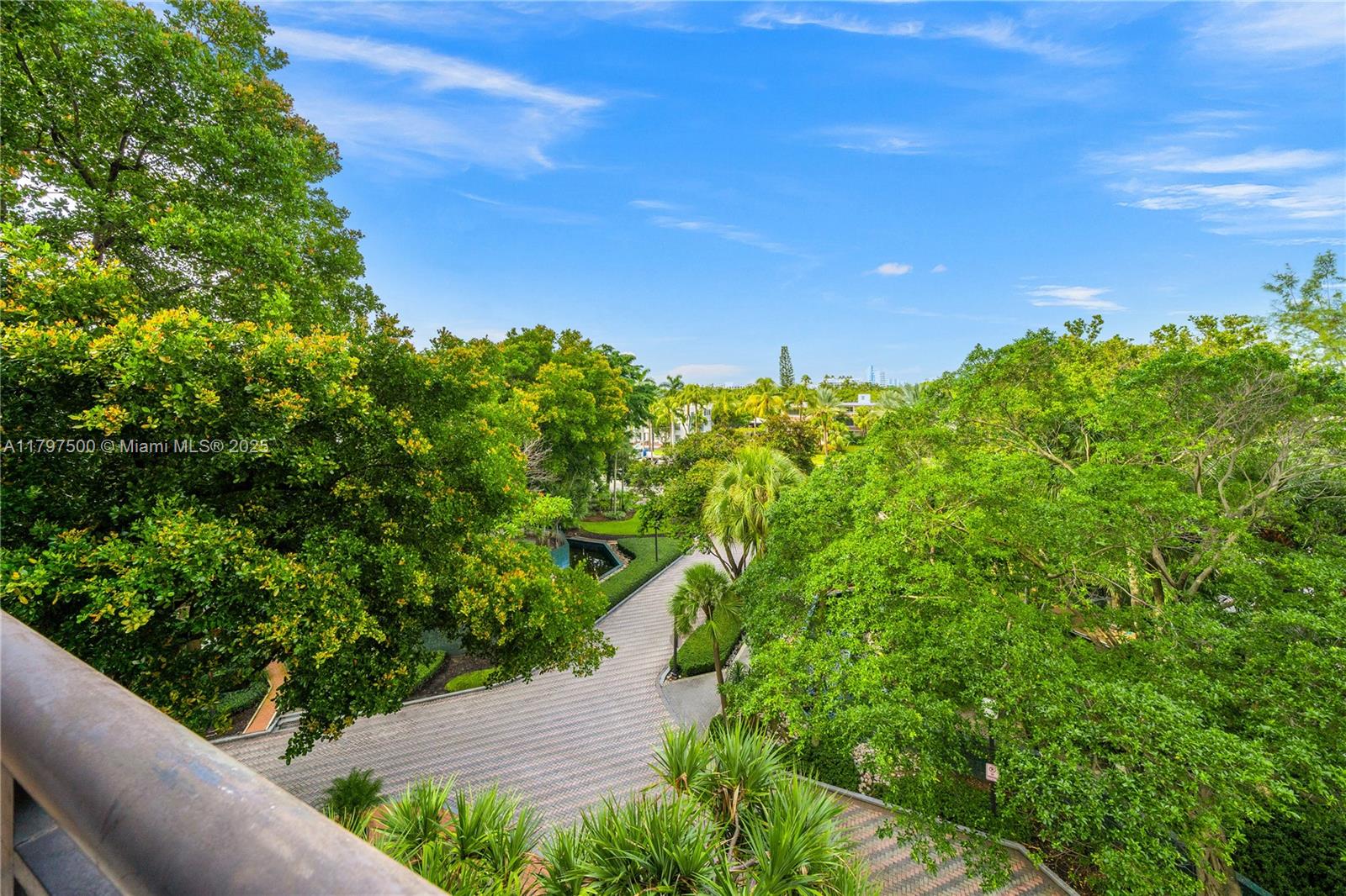 10175 Collins Ave 307