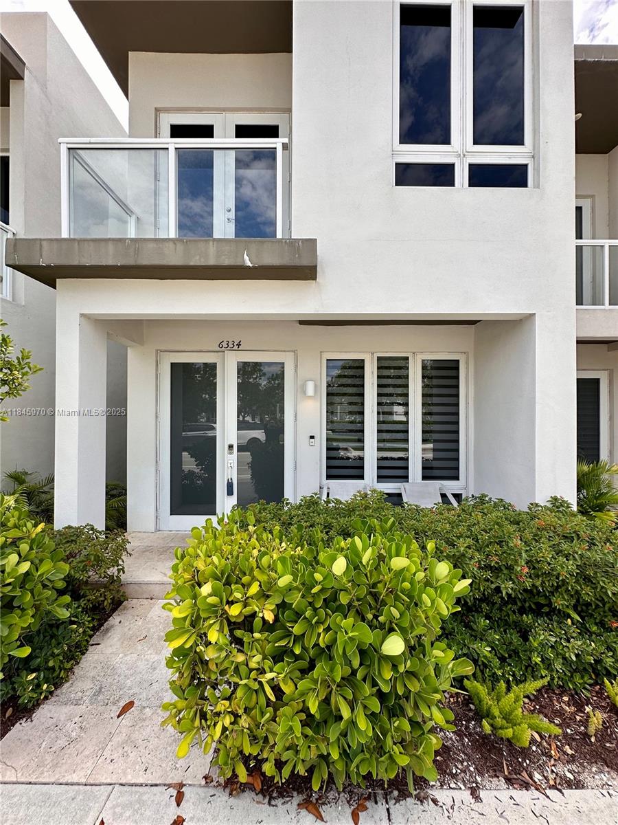 Luxurious House with 3 Rooms and 2 full bathrooms and 2 half bathrooms, with over 4000 sq.ft with open space and architecture designs combined with luxury and comfort. The first floor includes a family room,tv room, and dining space, a comfortable breakfast area, half bath, pantry & kitchen with top-of-the-line appliances, Along with a laundry room, personal patio, and covered garage behind the house, The second floor is a wood floor and equipped with Italian dressers & closets with spacious in the master bedroom, chic modern & styled bathrooms & a master suite balcony. The third floor is fully furnished & includes a sky-view terrace that captures sunrise & sunset views with a fully equipped summer kitchen, making the barbecue and enjoy a relaxing day,IT IS ALSO AVAILABLE WITHOUT FURNITURE