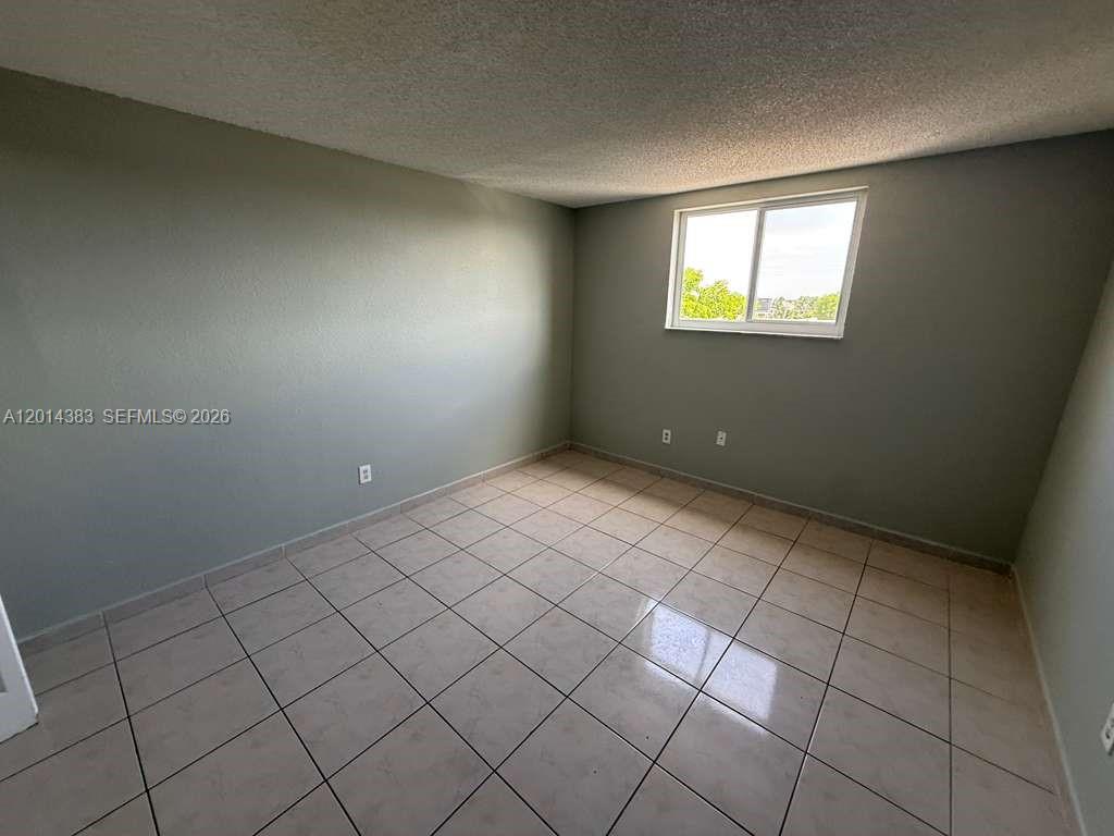 LAS ESTRELLAS CONDO - Residential Lease