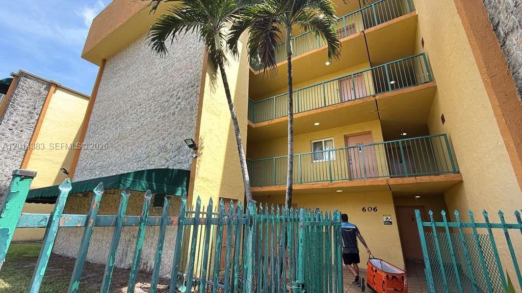 LAS ESTRELLAS CONDO - Residential Lease