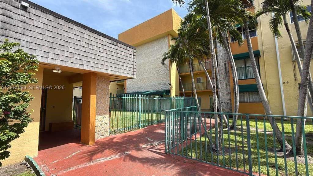 LAS ESTRELLAS CONDO - Residential Lease